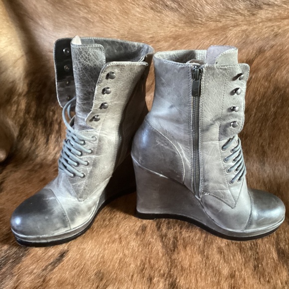 Vince Camuto Gray Leather Lace Up Wedge Boots - Picture 1 of 9